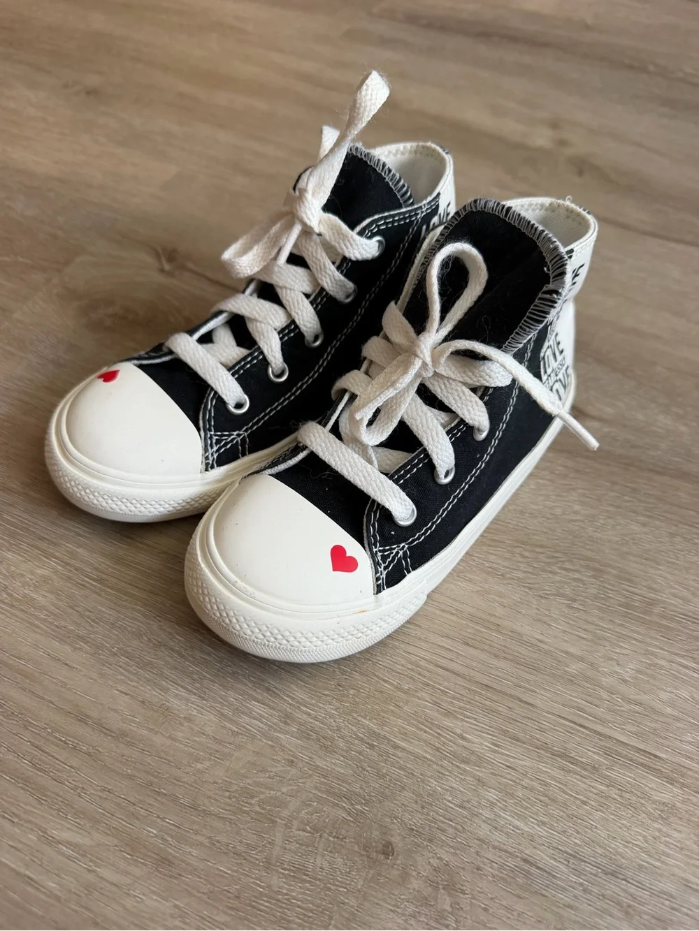 Converse Toddler’s High-Top Sneakers Black White Love red heart SZ 10
